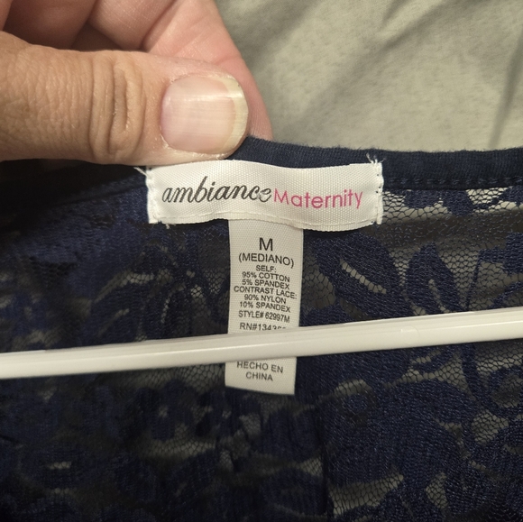 Adorable blue lace tee shirt - Picture 3 of 3